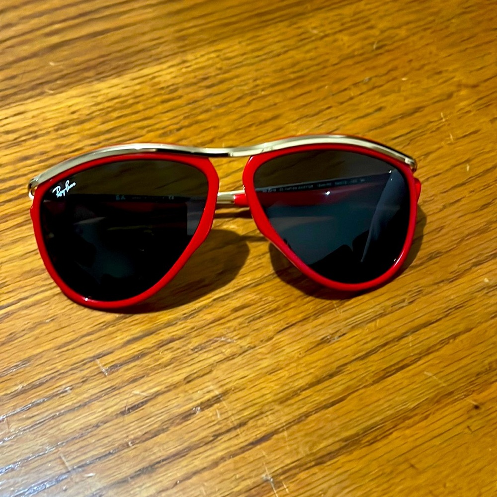 Ray ban aviator sunglasses